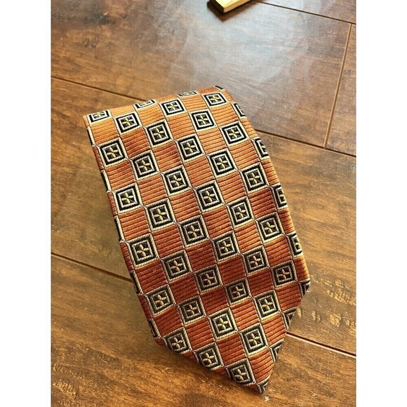 Hubert White All Silk Made In America PAttern Dress Tie - Picture 1 of 6